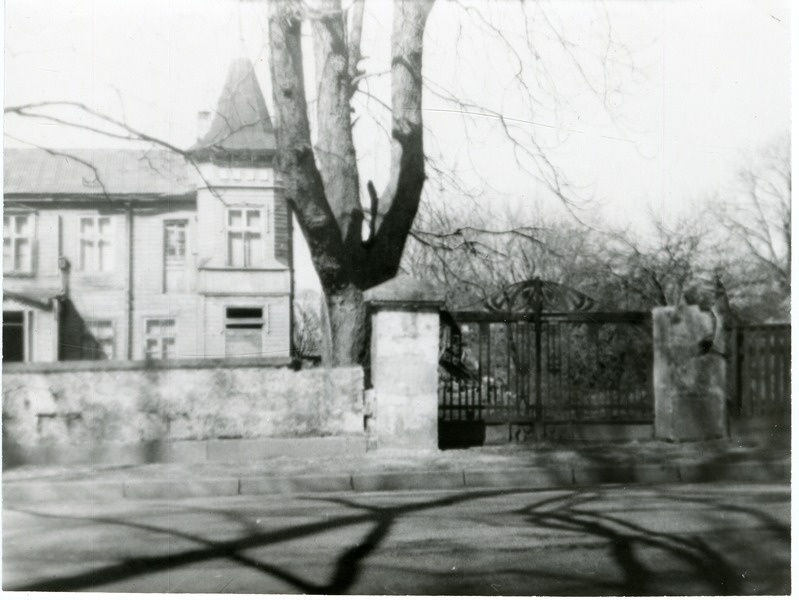 Endise Waldmanni pansionaadi värav Pargi 4