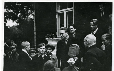 Tšellist August Karjus Kuressaare Laste Muusikakoolis külas  similar photo