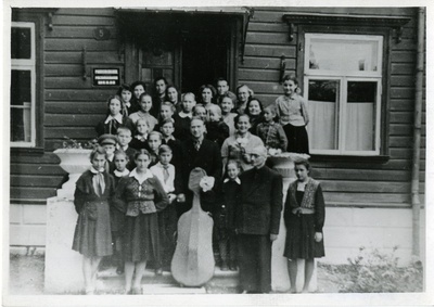Tšellist August Karjus ja pianist Elsa Avesson Kuressaare Laste Muusikakoolis külas  similar photo