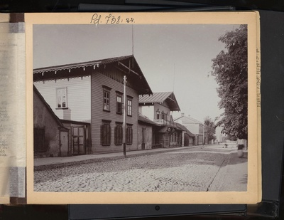 Tiigi tänav Saksa Käsitööliste Seltsi majadega  duplicate photo