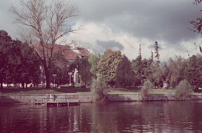 Tartu linna vaated. Toomemägi, Emajõe-äärne. 1954. a.  similar photo