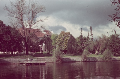 Tartu linna vaated. Toomemägi, Emajõe-äärne. 1954. a.  similar photo