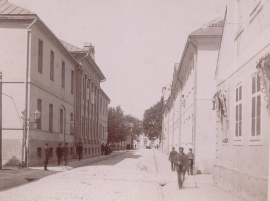 Rüütli tänav, vasakul kubermangugümnaasium. Tartu, 1870-1884.