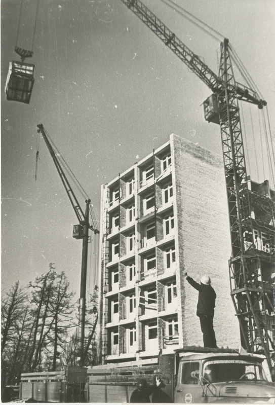 Foto. Sanatoorium "Rahu" uue korpuse ehitustöödelt.