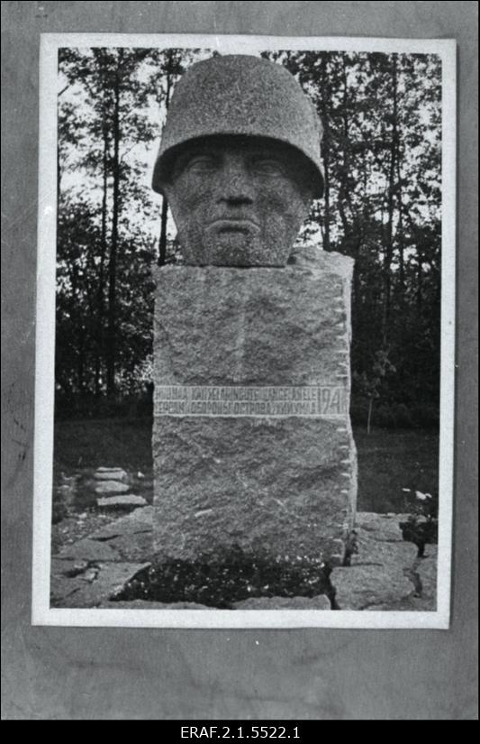 Eesti NSV 1941. aasta kaitseühingutes langenud nõukogude sõjameeste monument.