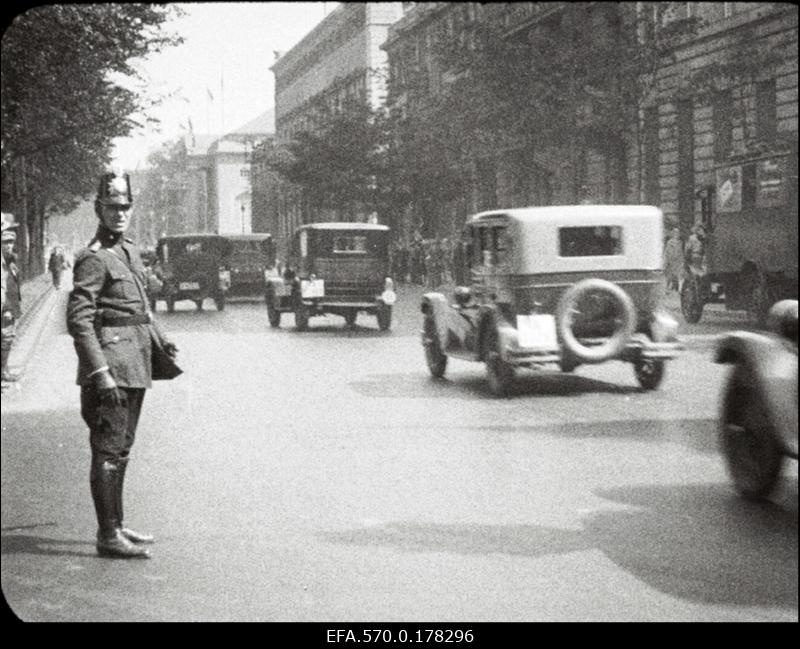 Liikluspolitseinik Berliini tänaval.