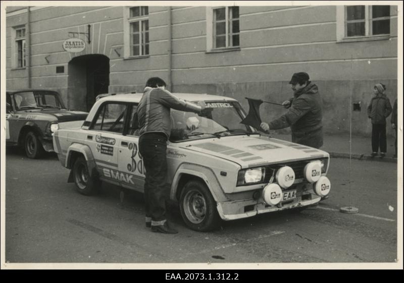 Autoralli Tartu 85, Lada 2105 VFTS võistlusnumbriga 38 - Arno Tammjärv ja Andu Värton - stardis