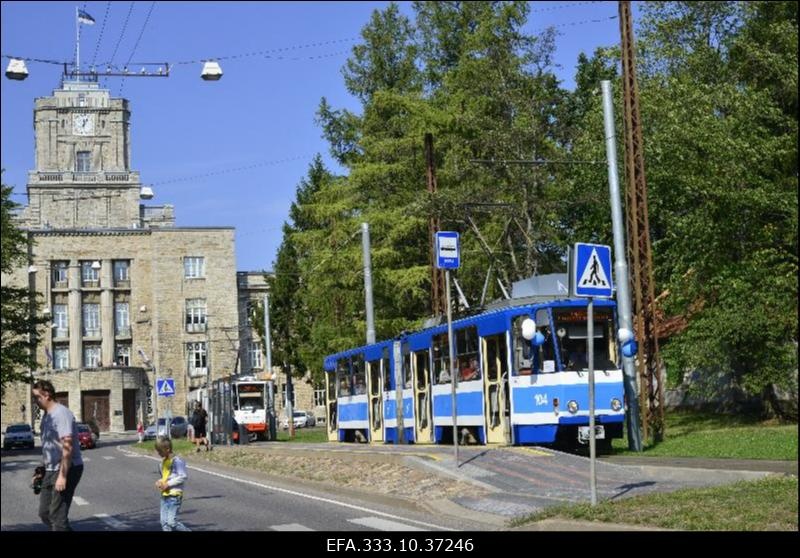 Trammiliikluse 130. aastapäeva tähistamine trammide paraadiga.