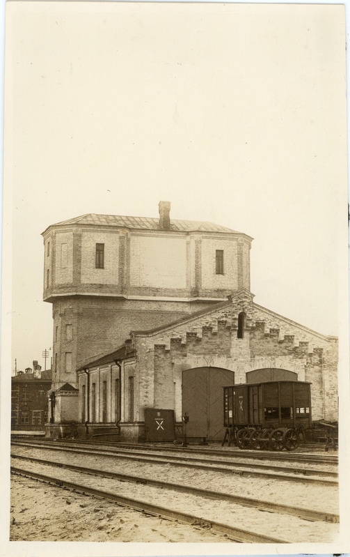 Tapa esimene veduridepoo koos uue  veetorni osaga, 1930. aastate algus.