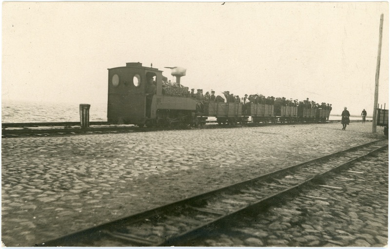 Saaremaa raudtee. Rong Roomassaare sadamas, 1920.-1930. aastad.