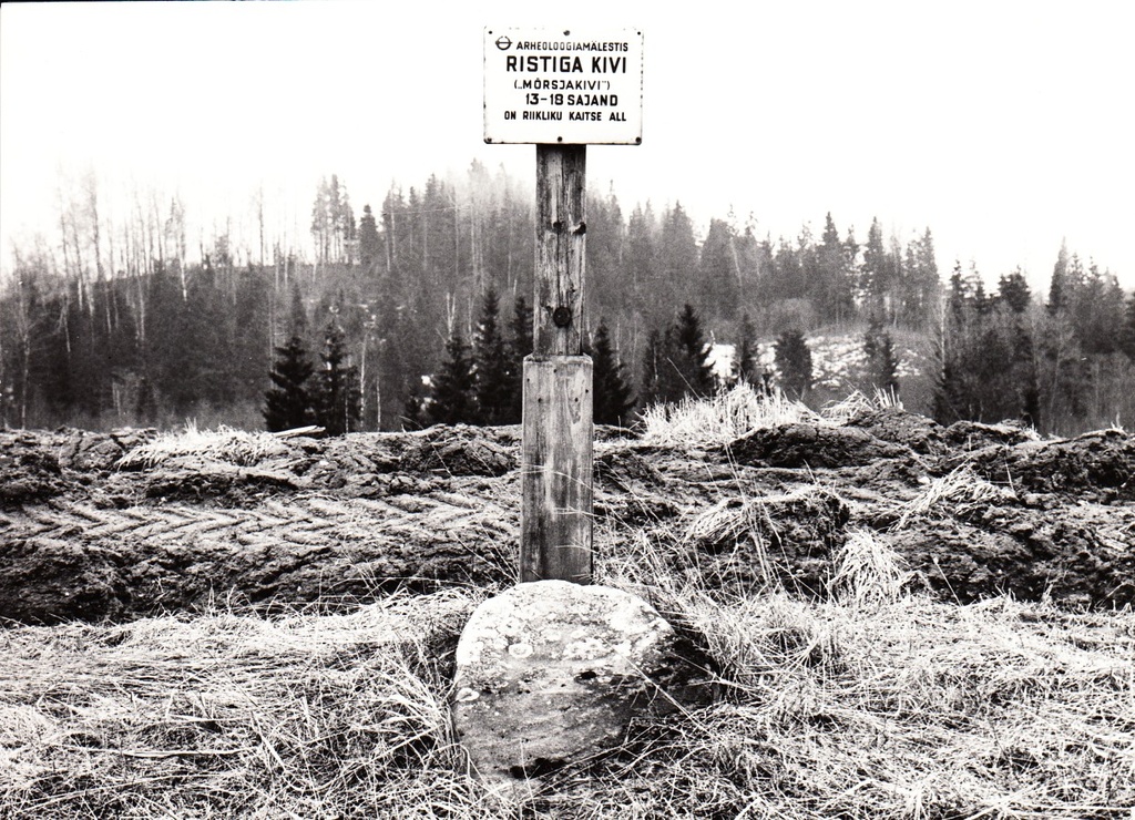 Ristiga kivi "Mõisakivi" 13.- 18. sajandist