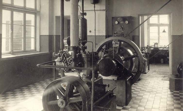 Õisu õppemeierei aurumasina ja külmkompressori ruum.