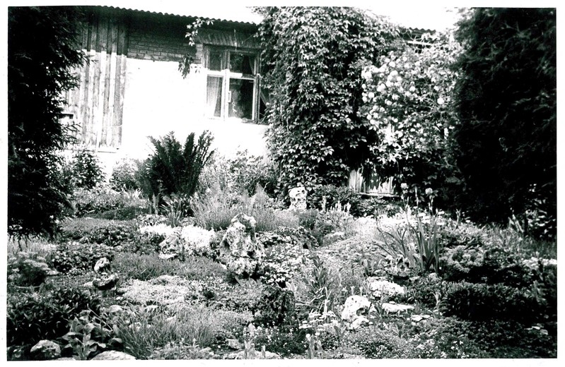 Sangaste mõisa lähedal perekond Ilvese kiviktaimla