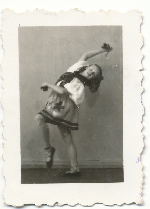 S.Rohtlaan tantsib hispaania tantsu kastanjettidega