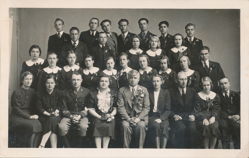 Valga Ühisgümnaasiumi III klass koos õpetajatega