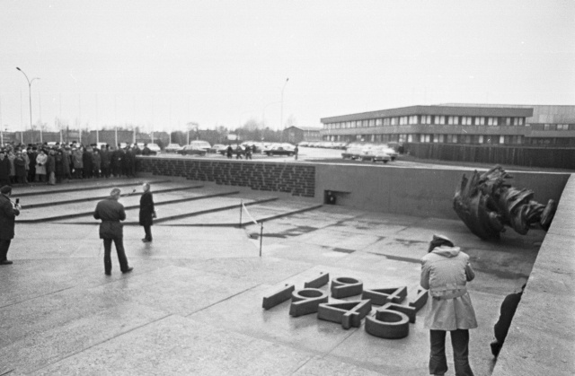 S. Kirovi nimeline näidiskalurikolhoos. Monument.