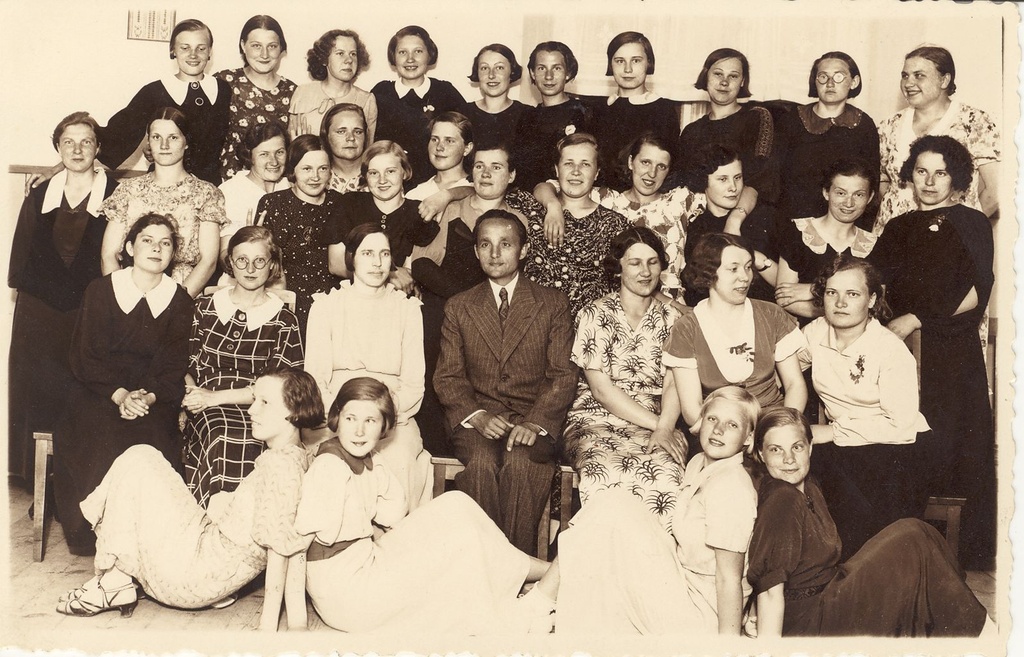 Valga Linna Naiskutsekooli lõpetajad