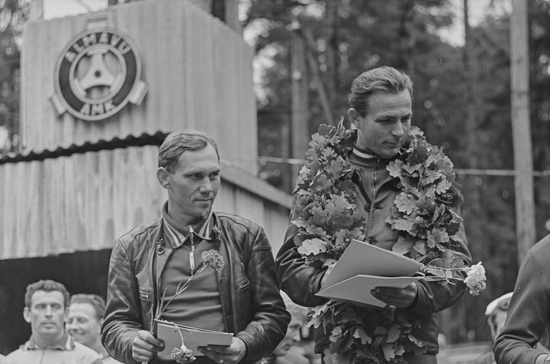 Autoringrada 60-70-ndad