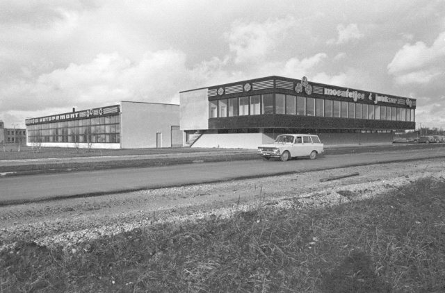 S. Kirovi nimeline näidiskalurikolhoos. Moeateljee & juuksur ja autoremont.