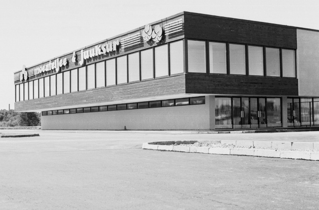 S. Kirovi nimeline näidiskalurikolhoos. Moeateljee & juuksur.