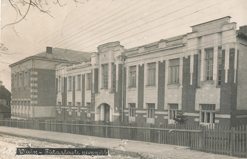 Valga Tütarlaste Gümnaasiumi hoone