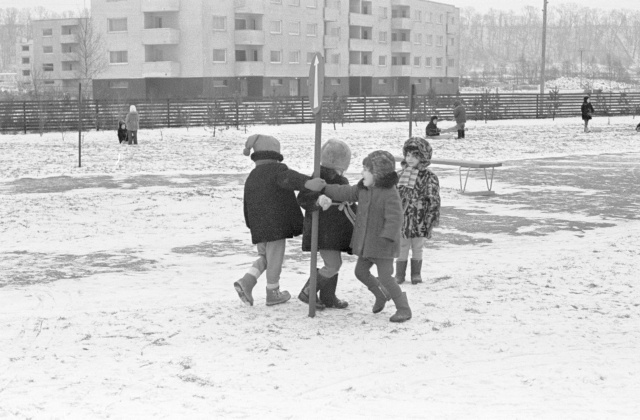S. Kirovi nimeline näidiskalurikolhoos. Lapsed.