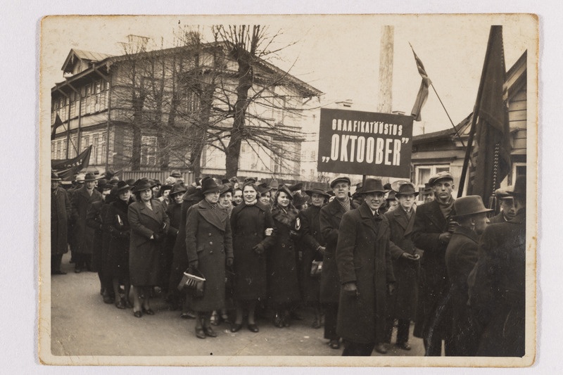 Graafikatööstus "Oktoober" töötajad paraadil