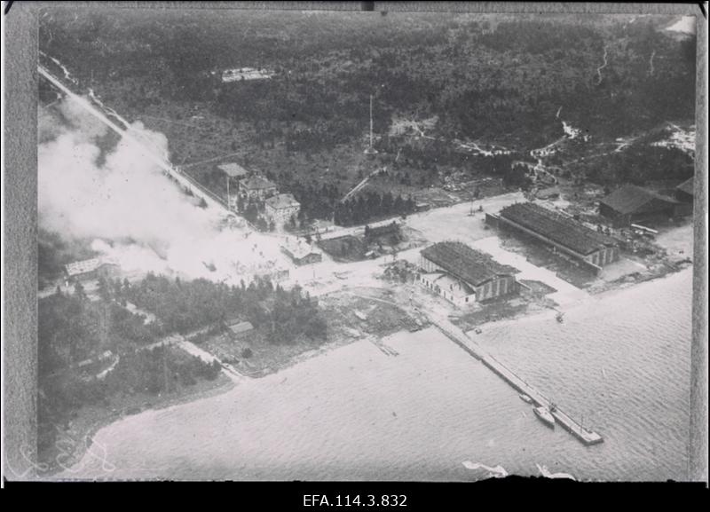 I Maailmasõja aegne Papisaare merelennuväe baas Kihelkonna lahes (lennuvaade).