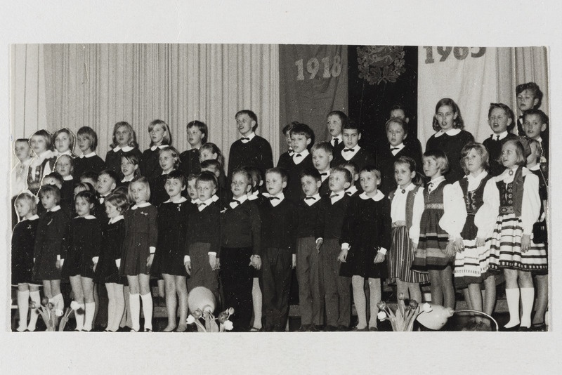 Eesti Vabariigi aastapäeva tähistamine Rootsis, Göteborgi eesti kooli lastekoor esinemas.