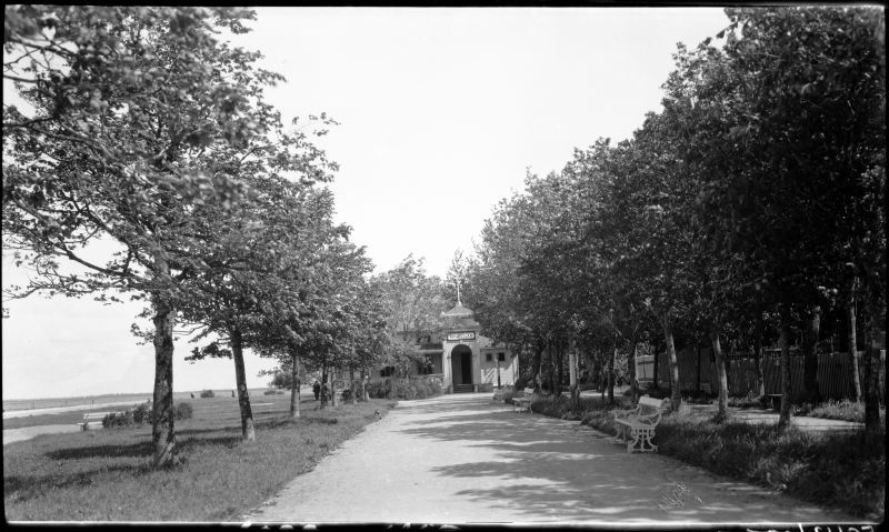 Raamatukogu mererannas