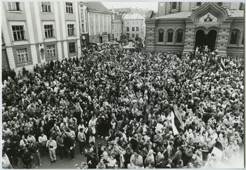 Toompeale kogunenud tallinlased