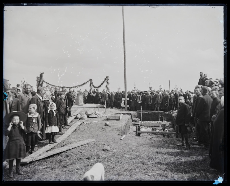 negatiiv, Viljandi uue vangla (Tallinna tn 41) nurgakivi asetamine, foto J. Riet, neg 15826, 26.04.1914