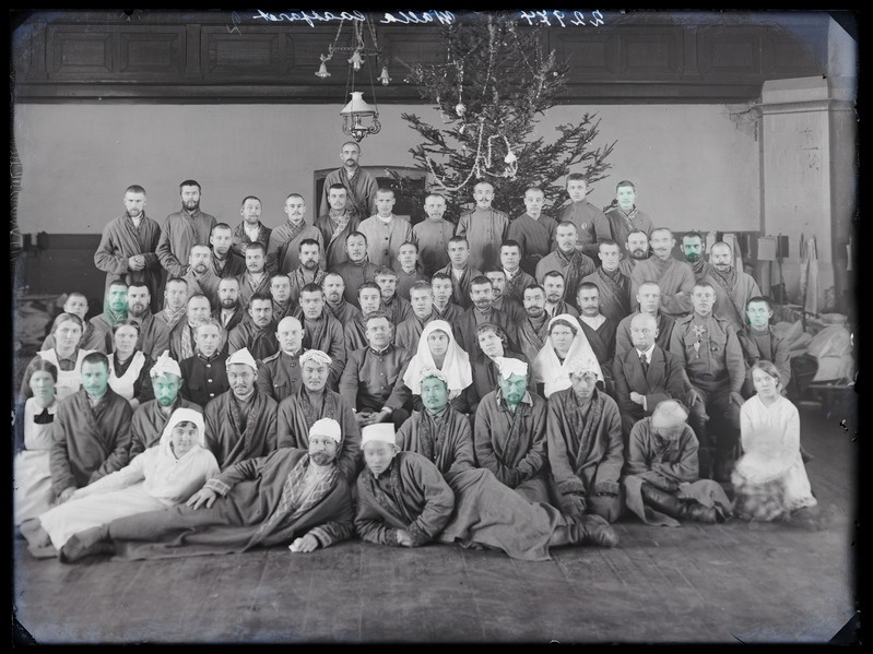 negatiiv, Viljandi haridusseltsi kooli saal, valla laatsaret (haigla), grupp, jõulud, foto J. Riet, neg 22974, 1916 detsember
