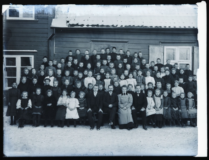 negatiiv Viljandi, Uueveski tee 3, Karl Vilhelmson'i kool, grupp, foto J. Riet, neg 8918, 07.11.1908