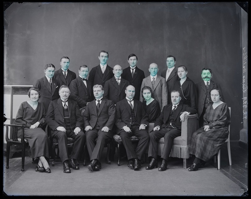 negatiiv Viljandi linnavalitsus, töötajad sh linnapea R. Simon, foto J. Riet, neg 42329, 12.1923