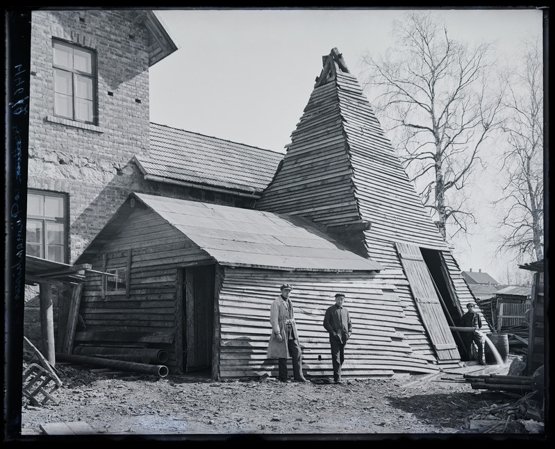 negatiiv Viljandi Piimaühisus, meierei abihoone (pumbajaam?) foto J. Riet, neg 44672, 1925