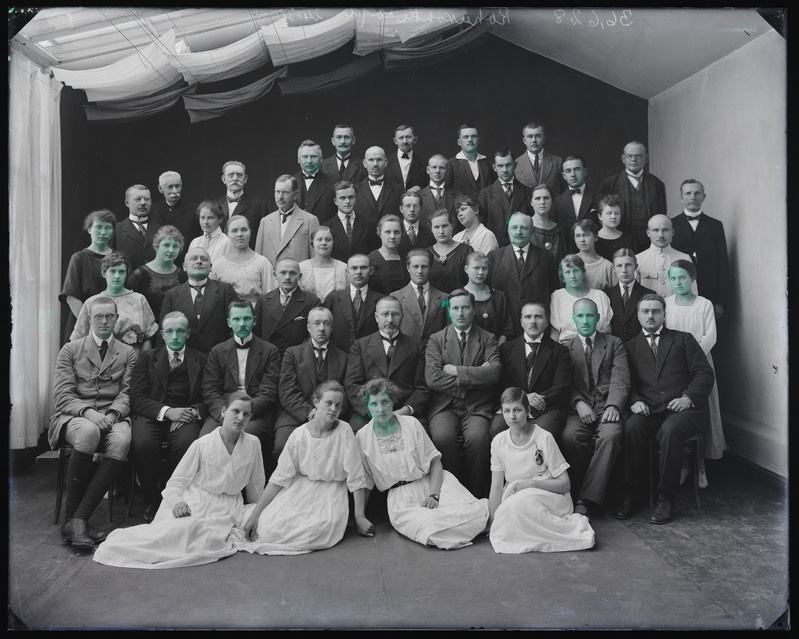 negatiiv Viljandi Rahukohus, kogu, grupp, foto J. Riet, neg 36628, 1921