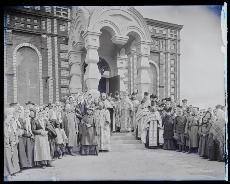 negatiiv Suure-Jaani õigeusu kirik, sisseõnnistamine, suur grupp kiriku ees, foto J. Riet, neg 8244, 27.04.1908