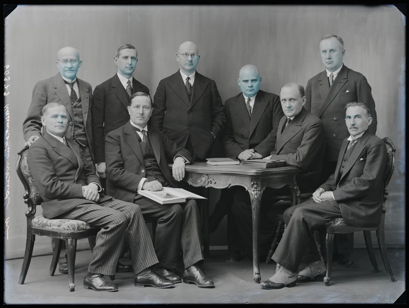 negatiiv Viljandi Rahukogu (ringkonnakohus), kohtunikud (9), foto J. Riet, neg 60378, 1933