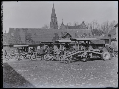 negatiiv Viljandi maavalitsuse teehöövlid, Tallinna tn 3 õuel, foto J. Riet, neg 52984, 1929  similar photo