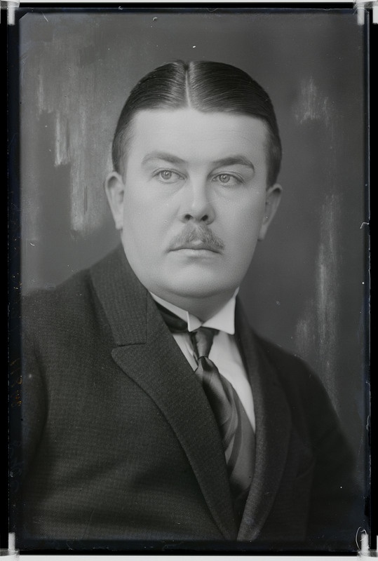 klaasnegatiiv, Gustav Talts, advokaat, notar, Viljandi linnapea (1918), 1923