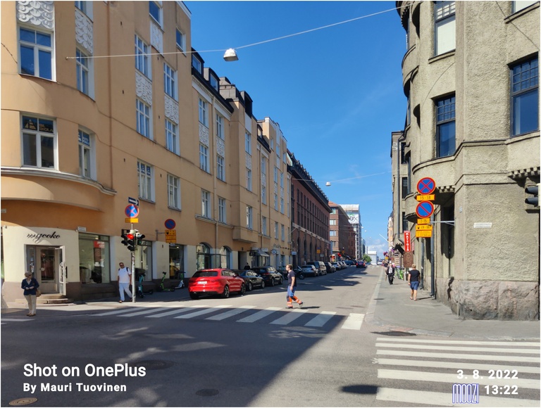 Fredrikinkatu 32, 34 . Nähtynä Antinkadun (=Lönnrotinkatu) kulmasta rephoto