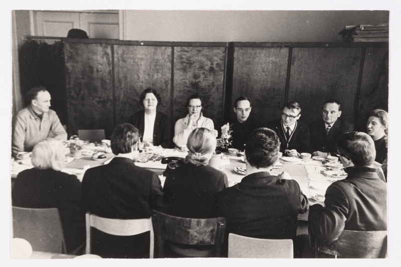 Ajaloo instituudi töötajad Aita Kusteni ja Karin Marki sünnipäeva tähistamas