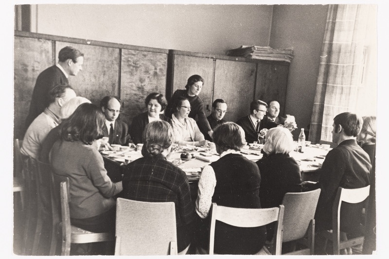 Ajaloo instituudi töötajad Aita Kusteni ja Karin Marki sünnipäeva tähistamas