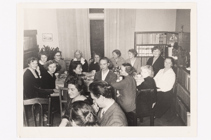 Ajaloo Instituudi töötaja sünnipäeva tähistamine