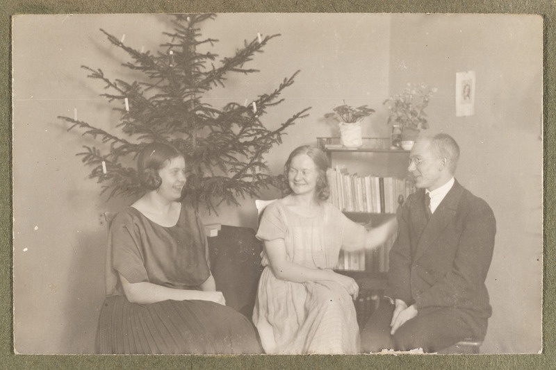 Marta Krumms, Aliise Karu ja Harri Moora jõuluõhtul