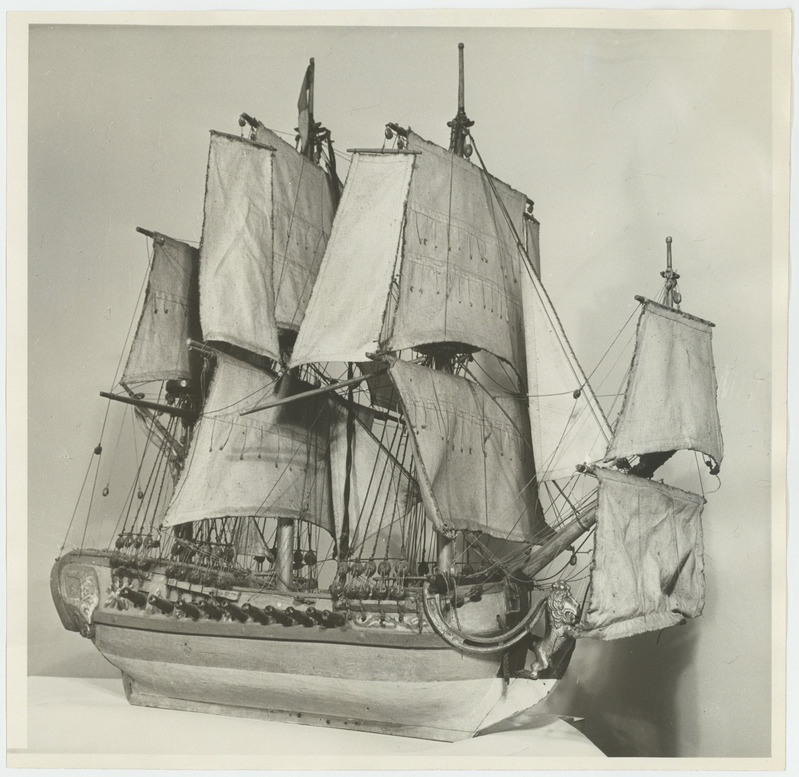 Vaade laevamudeli "Maria Christina" vasemale küljele.