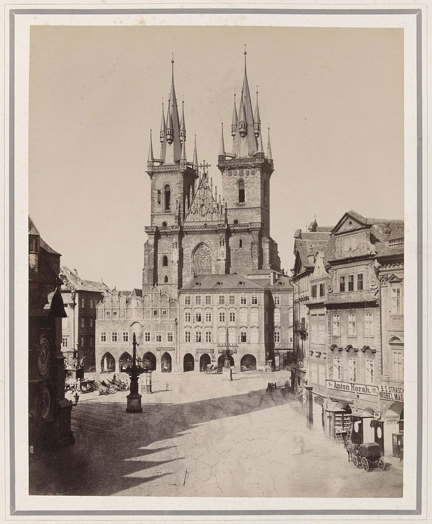 Gezicht op de Tynkerk in Praag, Prag-Teinkirche