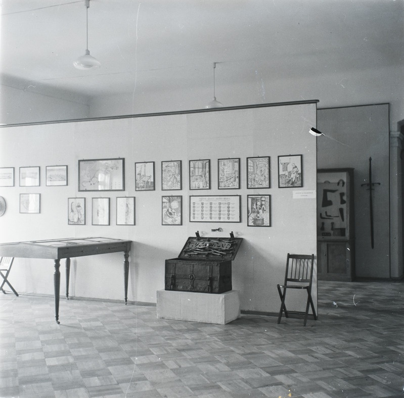 Kohtu tn 6, Eesti NSV Riikliku Ajaloomuuseumi ekspositsiooni avamine - vaade saali.