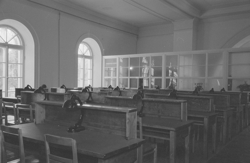 Tartu ülikooli õpperaamatukogu lugemissaal. Sisevaated